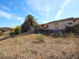 Secluded ruin with rustic land, green area, Algarve