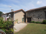 Cottage For Sale in Chaunay, Vienne, France
