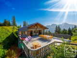 An alpine chalet right on the ski slopes with magnificent views and an incomparable location.