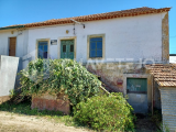 Old house semi-detached and ruins to rehabilitate 10m from Ferreira do Zêzere.