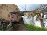 Property with two old houses, wine cellar, and several storage in a town near Chãos.