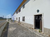 Spacious 5 bedroom property and warehouse, 3 km from Tomar, Central Portugal