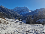 A delightful, sunny plot with mountain views in the ski area of la Chevrerie, Roc d’Enfer.