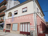 Refurbished building for sale in one of the main entrances of Tomar.