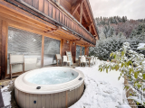 Furnished chalet with 4 bedrooms and 2 bathrooms, garage, ski storage, terrace, garden and jacuzzi