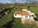 Bungalow For Sale in Lizant, Vienne, France