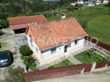 Small farm with 2 houses, annexes and land near the Castelo do Bode lake