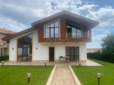New Built Excellent House with 4 bedrooms, 2 bathrooms, 10 min to Sunny Beach