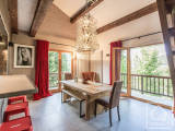Newly renovated 4 bed/3 bath duplex apartment only 200m from the pistes with gorgeous views.