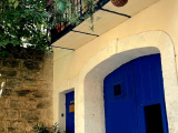 Charming Town House, Fully Renovated, With 2 Bedrooms And A Large Garage In The Heart Of The Histori