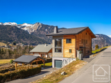 In Montriond, superb recently-built 4 bedroom chalet with separate 2 bedroom apartment