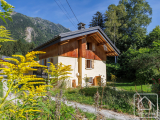 Detached chalet with 4 bedrooms, double garage, magnificent views, close to the centre of Chamonix