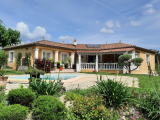 Pretty Villa With 122 M2 Of Living Space On 2015 M2 Of Land With Pool And Pretty Views.