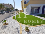Ground floor apartment with garden, pool, gym and outdoor bar located in a premium and closed commun