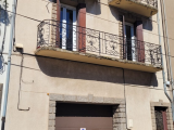 Pleasant City House With 145 M2 Of Living Space, Terrace And Private Parking In A Quiet Area.