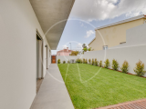 4 bedroom villa with swimming pool in small condominium