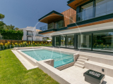 Contemporary 6 luxury bedroom villa in Cascais