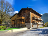A beautiful 3 bedroom, 2 bathroom apartment with 100m2 private garden, parking and cave.