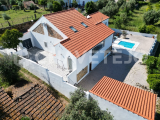 Charming 4-Bedroom Country Home with Annex, Workshop, and Gated Entrance Near Tomar