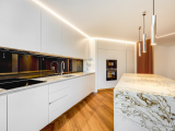 EXCELLENT 4-bedr. apartment with good areas, brand new and fully equipped in gated community, 500 me
