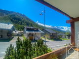 Sunny 1 bedroom apartment with balcony, Mont Blanc views, private parking, storage cellar, use of sw
