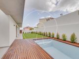 4 bedroom villa with swimming pool in small condominium