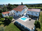 Charming 4-Bedroom Country Home with Annex, Workshop, and Gated Entrance Near Tomar