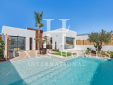Brilliant villa with private pool, large terrace, garden and amazing views to the lagoon in a premiu