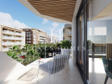 Beautiful city & beach apartment with sea views, parking and storage just 100m to the beach and walk