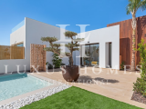 Brilliant villa with private pool, large terrace, garden, basement and amazing views to the lagoon i