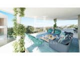 Ground floor apartment in a luxury building with gym, interior pool and sea view in Marbella