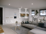 Large middle floor apartment with spacious terrace, community pool and gym in a great location