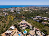 Semi-detached house with excellent sea views.
