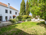 3-Bedroom apartment with private garden in the Historic Center of Cascais