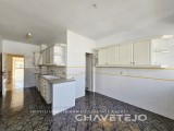 2 bedroom flat with storage room in Tomar.