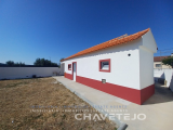 Recovered 2 bedroom villa with patio close to good access.