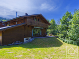Close to the pistes in Les Gets, a three-bedroom family chalet with garage,  garden with super sun t