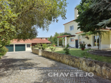 Elegant 5-Bedroom Family Home with Garden Oasis, Garage and BBQ Area- 2 km from Tomar
