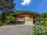 An immaculate 4 bedroom, 2 bathroom chalet with garden, walking distance to the village centre.