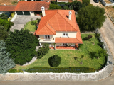 Elegant 4-Bedroom Family Home with Garden Oasis, Garage and BBQ Area- 2 km from Tomar