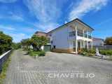 2-storey villa with garage and garden near the city of Tomar.