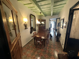 Three-bedroom house on the ground floor with spectacular vaulted cellar