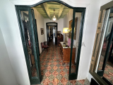 Three-bedroom house on the ground floor with spectacular vaulted cellar