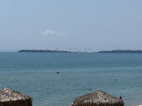 Direct exit to the Beach! Exceptional 2-Level Apartment with Frontal sea view and veranda, Garden of