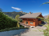 A magnificent, modern, luxury chalet with imposing views and plenty of sunshine.