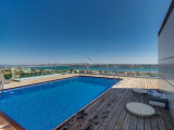Brand new T4 apartments of various sizes and orientations, of a high standard, ready to move into 
i