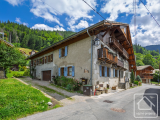 Semi-detached 6 bedroom traditional chalet with independent apartment not far from Morzine town cent