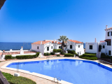 Cosy apartment with sea views and communal swimming pool