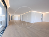 Luxury 4 bedroom penthouse with pool in Estoril