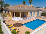4-Bedroom Single-Storey Villa with Heated Pool and Garage in Algarve - Near Falésia Beach and Golf i